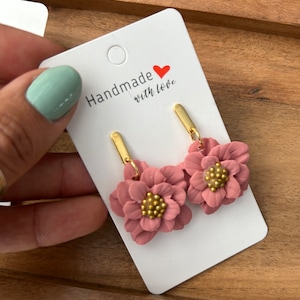 Flower Clay Earrings| Handmade jewelry|Lightweight Earrings| Made for her | Elegant earrings| Minimalist| Beautiful earrings | Gift for her.