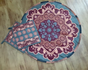 Table runner pot holder trivet set