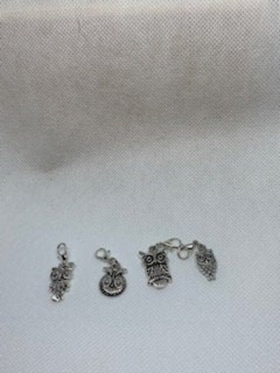8-Pack Enamel Bee Charms For Jewelry Making - Silver Tone, 30x26mm (Lobster Claw & Pendant)