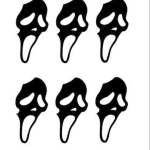 Puede incluir: Seis pegatinas de máscara de Scream en blanco y negro. Cada máscara tiene una cara blanca con aberturas negras para los ojos y la boca, y una capucha negra. Dispuestas en dos filas de tres.