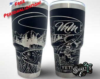 30 oz - Diseño de pesca con mosca 360 Grabado con láser en un vaso Yeti con tapa magnética.