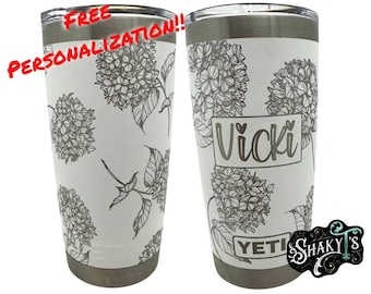 Diseño de hortensia de 20 oz - 360 grados grabado a láser en un vaso Yeti. Disponible en varios colores.