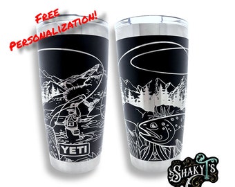 Diseño de pesca con mosca de 20 oz - 360 grados, grabado a láser en un vaso Yeti. Disponible en varios colores.