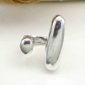 Modern skulptural öppen ring, abstrakt djärv designring