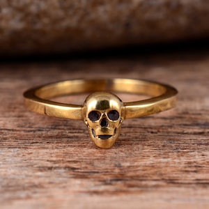 Guldskallering: Elegant häxstapelring
