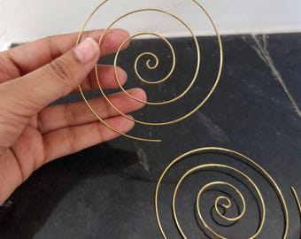 Gold Spiral Hoop Ohrringe: Gehämmerte Threader Creolen