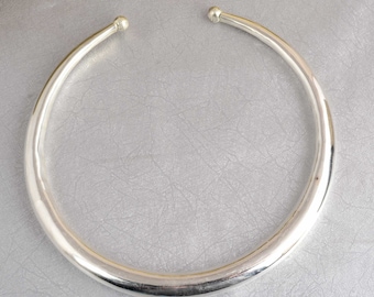 Gargantilla de plata Collar minimalista Gargantilla llamativa de plata mate Collar abierto cepillado Collar ajustable plateado