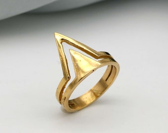 Zierlicher Gold Dreieck Ring: Geometrischer V Ring