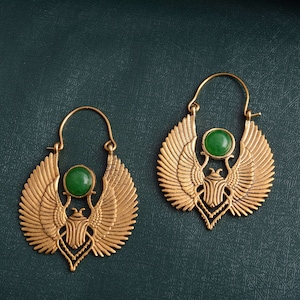 Pendientes de escarabajo de latón: joyería egipcia de talismán de ónix verde