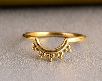 Anillo curvo, banda minimalista, anillo con cuentas, curva de oro, anillo delicado, anillo de apilamiento minimalista para mujer, regalo para ella