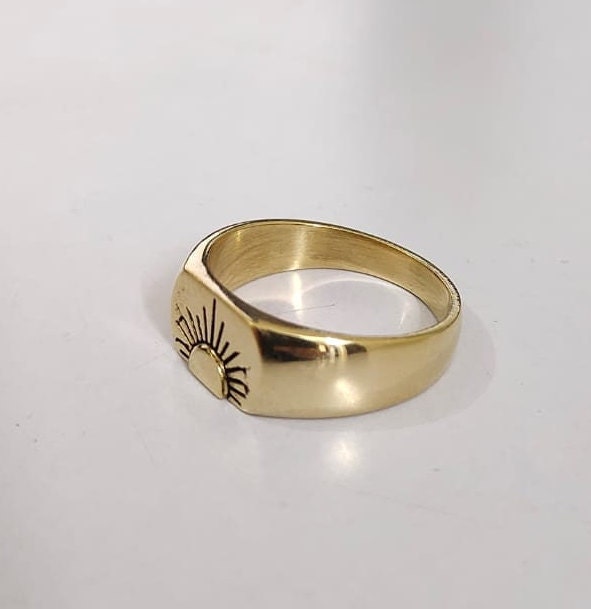 vintage ring 太陽の象徴 , the sun Gold Sun Engraved Ring, Sunwalker of the Sun, Unisex