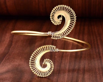 Polsino da braccio superiore, fascia da braccio a spirale realizzata a mano in ottone, gioielli