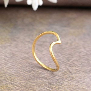 Dainty & Minimalist Sea Wave Shaped Ring