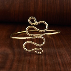 Upper arm cuff arm band spiral handmade made of brass, jewelry