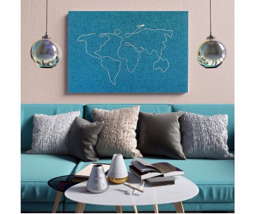 Tableau Minimaliste Mappemonde en Broderie Fait Main sur Tissu Pour Une Décoration Murale Unique et 