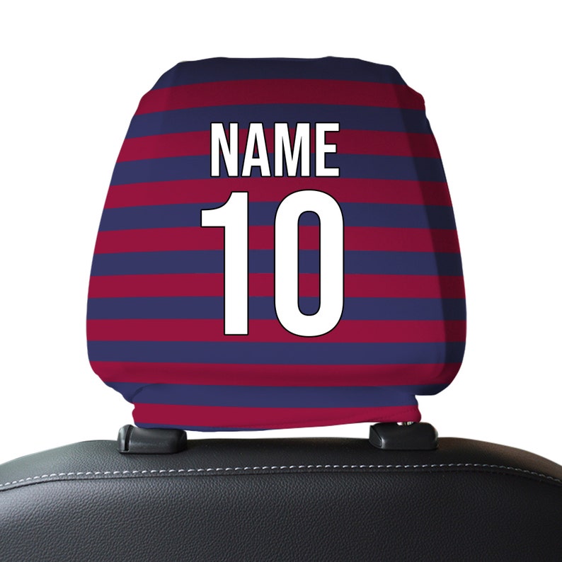 Op de afbeelding: Rode en blauwe gestreepte autostoel hoofdsteunhoes met de tekst "NAME 10" in wit.