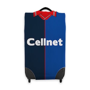 Könnte beinhalten: Eine blaue und marineblaue Kofferhülle mit einem rot-weißen Kragen und dem Wort "Cellnet" in weißen Buchstaben.