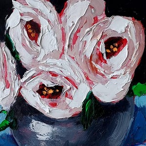 Pintura de rosas en un jarrón, arte original, empastado, espátula, ramo, bodegón optimista, pintura preppy de 15 x 20 cm de NikaSasArt