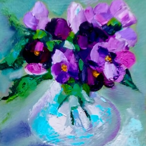 Vaso de pintura de flor roxa Viole Arte original Impasto Faca de paleta Buquê floral Presente Natureza morta Pintura Preppy 10 por 8" por NikaSasArt