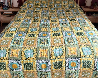 Vintage retro Saraband green floral patchwork quilted bedspread quilt | single/double | L 242cm x W 193cm