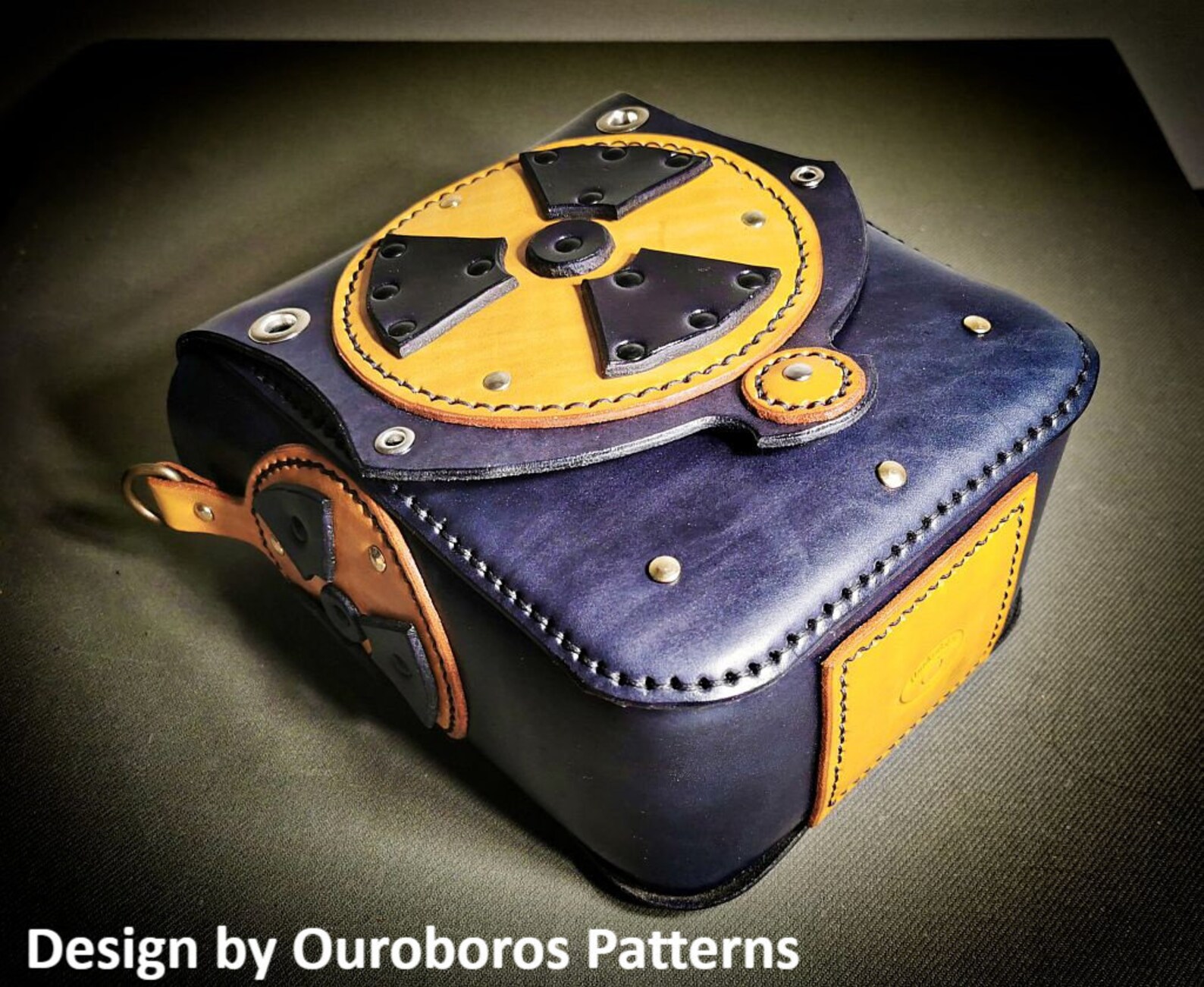 Radiation Mask Pattern Print Leather Tote Bag main image 1