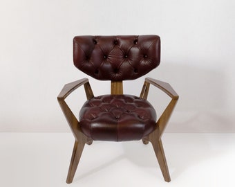 Sillón Kendall Lounge de madera maciza con acabado en piel