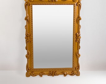 Espejo dorado contemporáneo