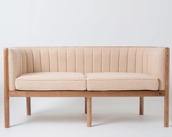 Sofá biplaza moderno para sala de estar en madera maciza de fresno y material beige