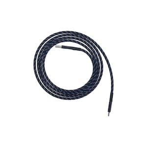 Könnte beinhalten: Gerolltes USB-Kabel mit einem schwarz-blauen geflochtenen Design. Das Kabel hat einen USB-A-Anschluss an einem Ende und einen USB-C-Anschluss am anderen. Das Kabel liegt auf weißem Hintergrund.