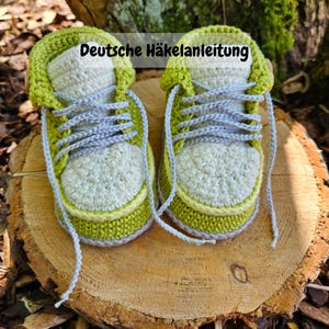 Crochet pattern for LARGE &quot;Treterlie&quot;, crochet baby shoes, sneakers, Language: German