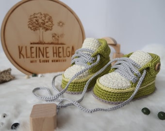 Crochet pattern for LARGE "Treterlie", crochet baby shoes, sneakers