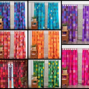 Peut inclure: Ensemble de 10 rideaux en patchwork de différentes couleurs, notamment violet, bleu, orange, rose et vert. Chaque rideau est composé de différents tissus cousus ensemble dans un motif en patchwork. Les rideaux sont accrochés à une fenêtre dans une pièce avec un sol en bois et des murs blancs.