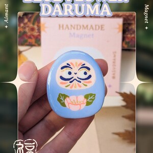 Handgemaakte magneet, Daruma-collectie, Japanse folklore, zelfhardende klei, handbeschilderd D-Blue Flower Daruma