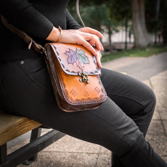 Handcrafted leather purse sale