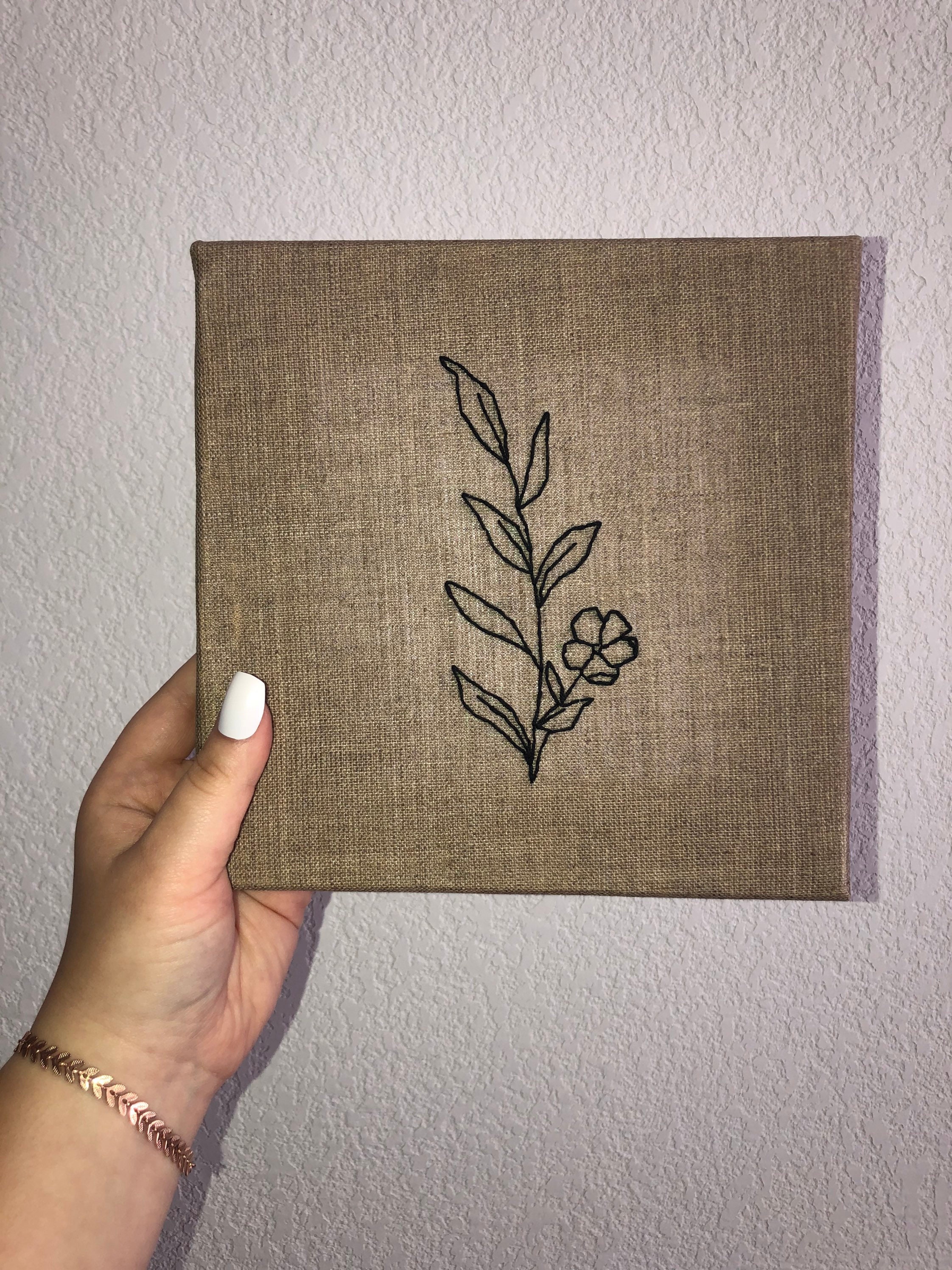 Toile Brodée Fleurs