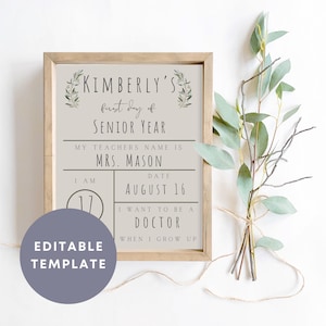 Puede incluir: Plantilla editable para un cartel del primer día de escuela. El cartel es beige con texto negro y un borde verde con hojas. El texto dice "Kimberly's first day of Senior Year", "My teacher's name is Mrs. Mason", "I am 17", "Date August 16", "I want to be a Doctor", and "When I grow up".