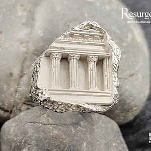 Ancient Greek Temple men&#39;s ring detailed designs of pillars and rustic outer walls