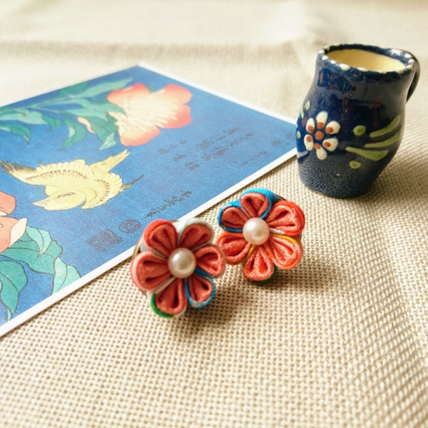 Handgemachte japanische Ohrstecker aus Kimono Stoff / Blumen / orange / Tsumami-Zaiku / Kanzashi-Technik