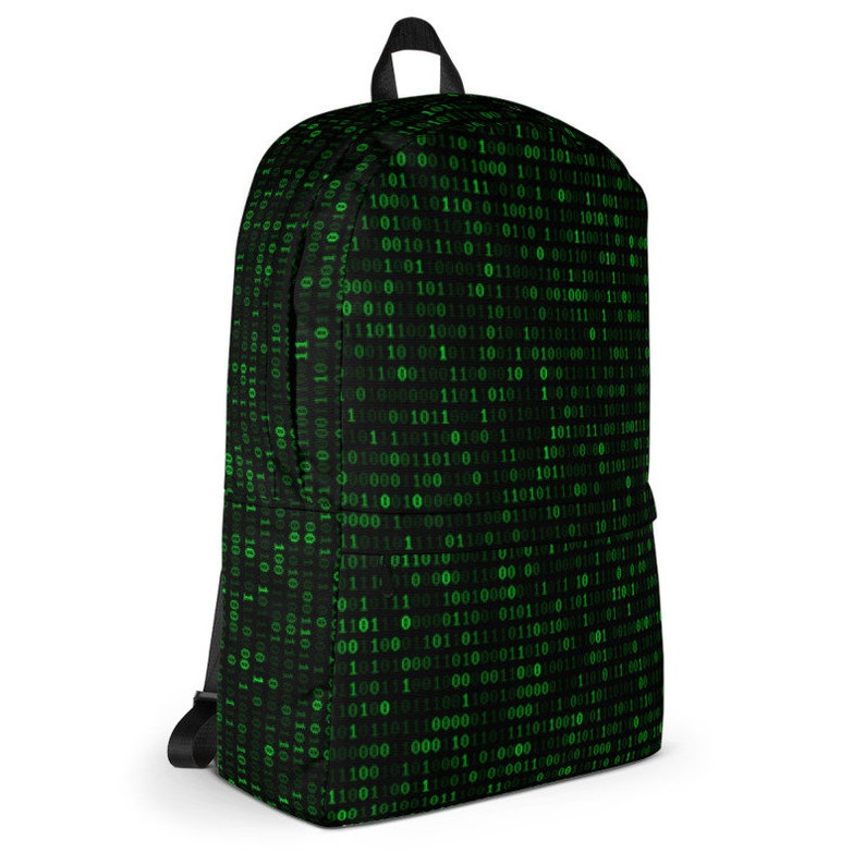 K&ouml;nnte beinhalten: Ein schwarzer Rucksack mit einem gr&uuml;nen Bin&auml;rcode-Muster. Der Code besteht aus 0en und 1en.