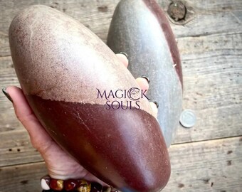 Piedra Shiva Lingam — Cristal sagrado del río Narmada para la sanación y el equilibrio