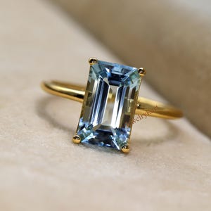 Anello con acquamarina taglio smeraldo, anello solitario in oro 14K, anello di fidanzamento con vera acquamarina, anello per anniversario, anello classico di qualità TOP