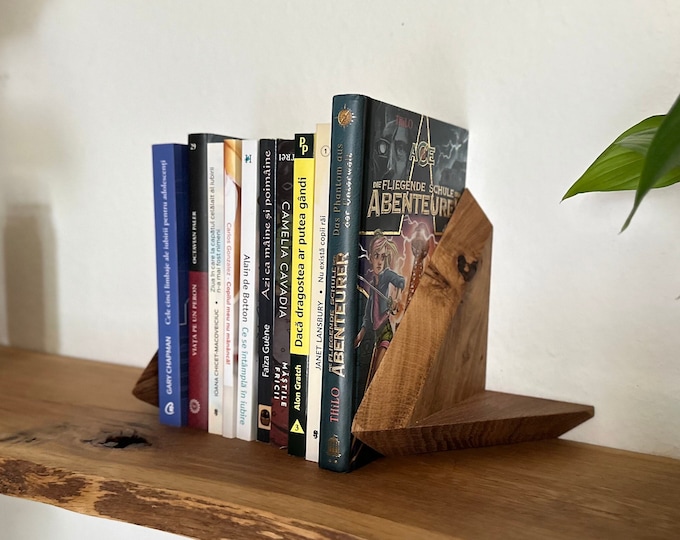 Bookcase supports in oak