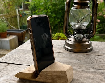 オーク材で作られた木製スマートフォン＆タブレットホルダー – 無垢材で作られたスタイリッシュなスマートフォンホルダー
