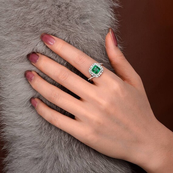 Luxury emerald rings sale