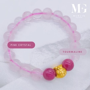 Portamonete Fortune "ONG" in oro puro 24k 999 abbinato a un braccialetto con perle di cristallo rosa da 8 mm e tormalina da 9 mm