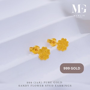 Aretes tipo botón con diseño de flor de arena en oro 999 de 24 quilates