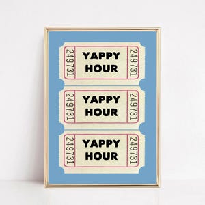Lichtblauwe poster Yappy Hour-ticket, barwagenkunst, cocktailprint, dopamine-decor, cheers-print, trendy muurkunst, ticketmuurkunst