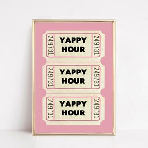 Lichtroze yappy hour-ticketposter, barwagenkunst, cocktailprint, dopamine-decor, cheers-print, trendy muurkunst, ticketmuurkunst