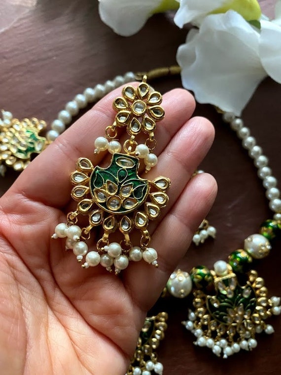 Trendy Kundan Earrings with Pearls | Pearl jewelry design, Jewelry design, Kundan  jewellery bridal