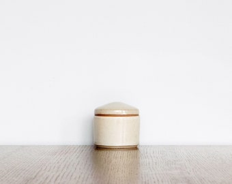 Small Covered jar/container - in greyish off-white